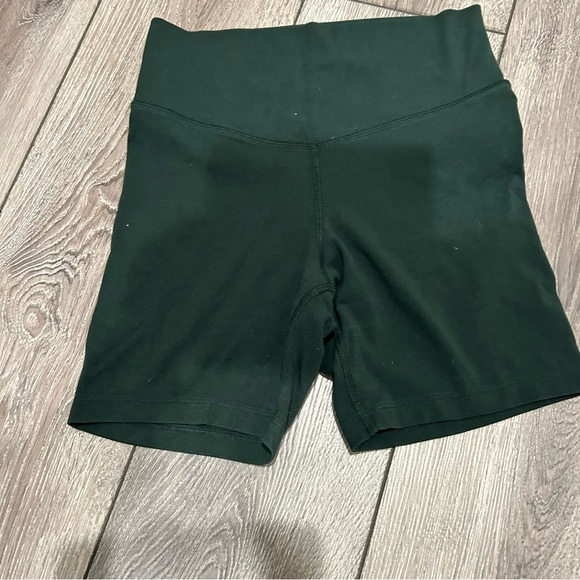 Old Navy Pants - Old Navy Extra High Rise Bike Short Size Small Hunter Green - like new